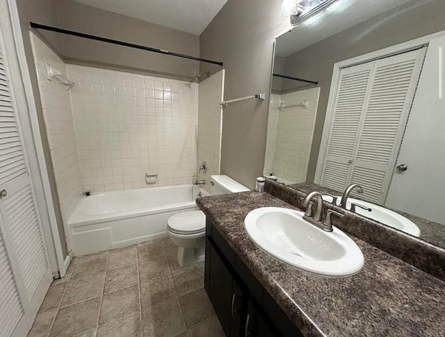 Photo - 1409 Shallow Brook Unidad B