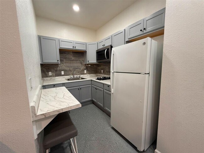 Photo - 216 Charles Trl