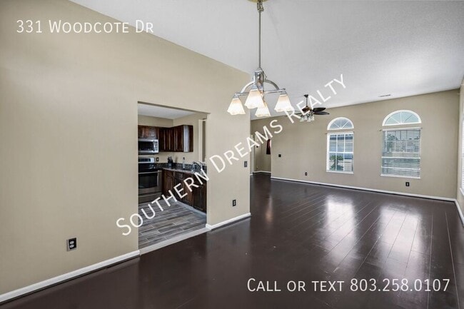 Photo - 331 Woodcote Dr