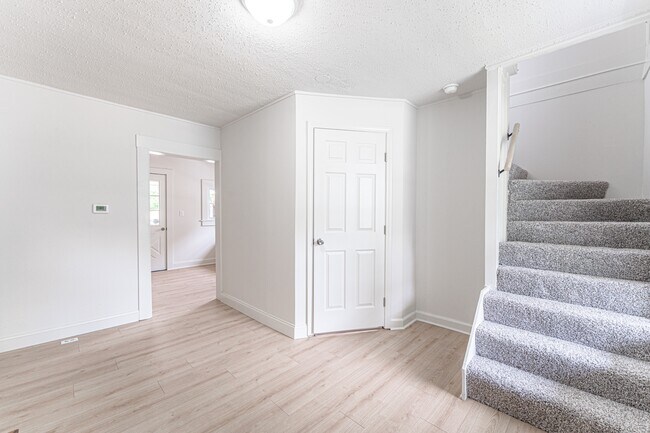 Photo - 1155 Hall St