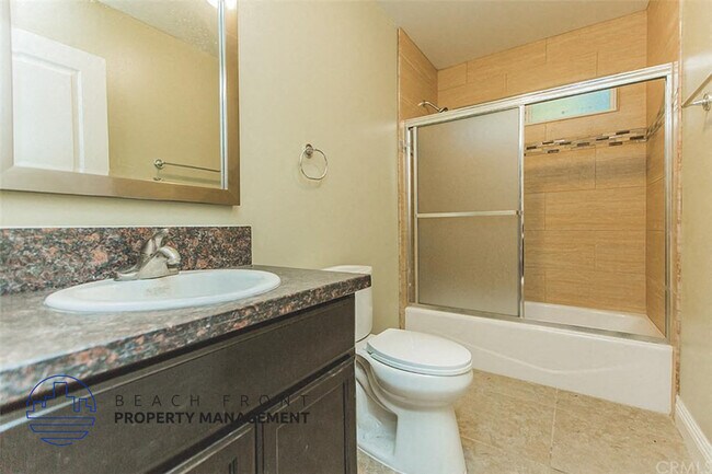 Photo - 822-824 E. 75th St.