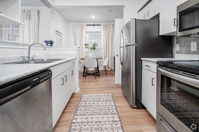 1BR, 1BA - 802SF - Kitchen - The Boulevard at Sonterra Apartments