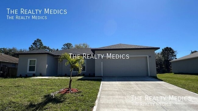 Photo - 688 Floyd St