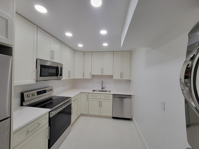 Photo - 733 SE 1st Way Unidad 303