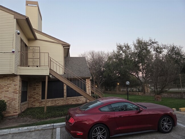 Building Photo - 2425 Holly Hall St Unit 24