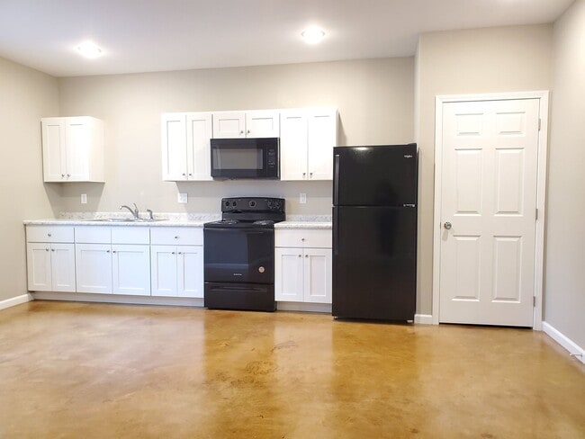 Building Photo - 2 Bedroom, 1 Bath apartment Unit 142-104