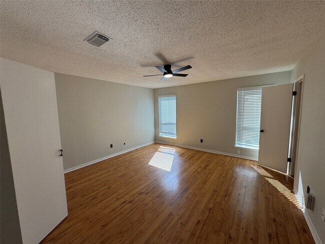 Photo - 6512 Kentwick Dr Unidad True