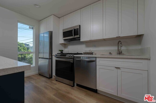 Photo - 815 N Kingsley Dr