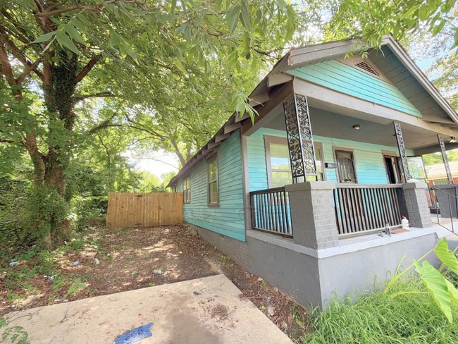 Building Photo - 1450 Oaklawn St