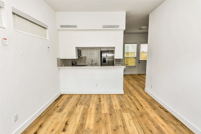 Building Photo - 3127 Hadley St Rental