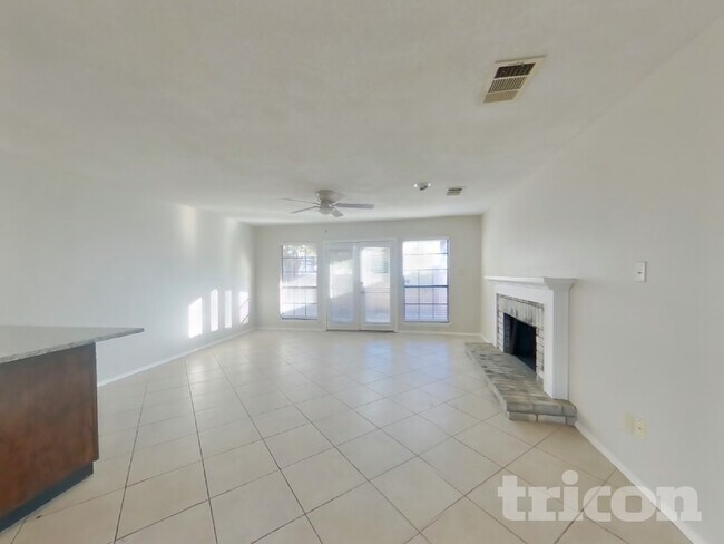 Photo - 992 Mauve Dr