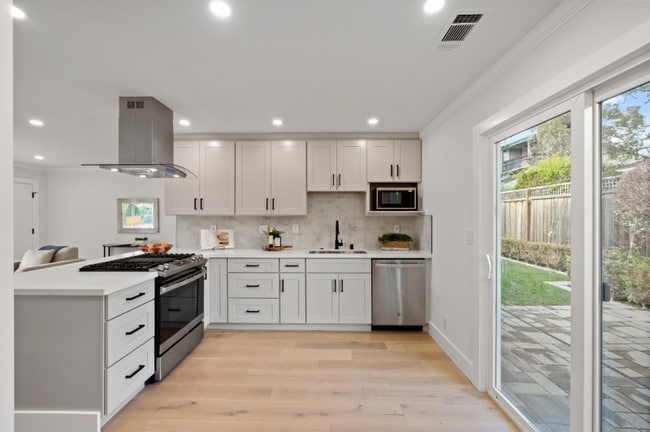 Photo - 242 Thurston St