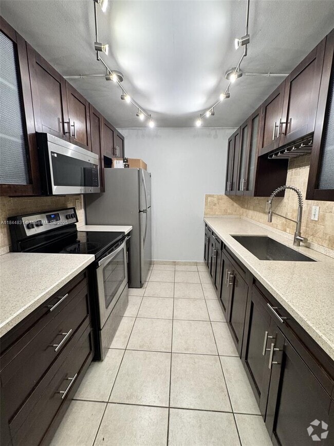 Building Photo - 7101 Miami Lakes Dr Unit Q9 Rental