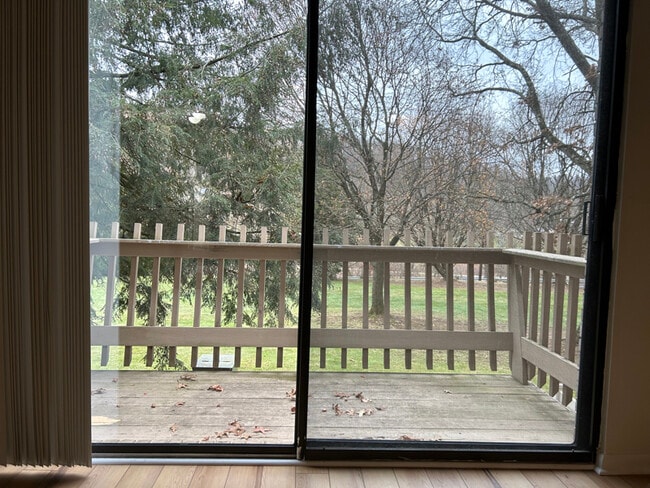 Photo - 104 Georgetown Ln