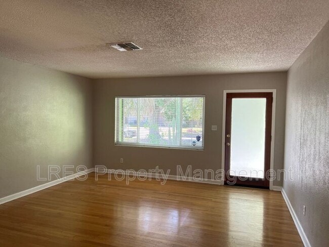 Photo - 625 Bryn Mawr St