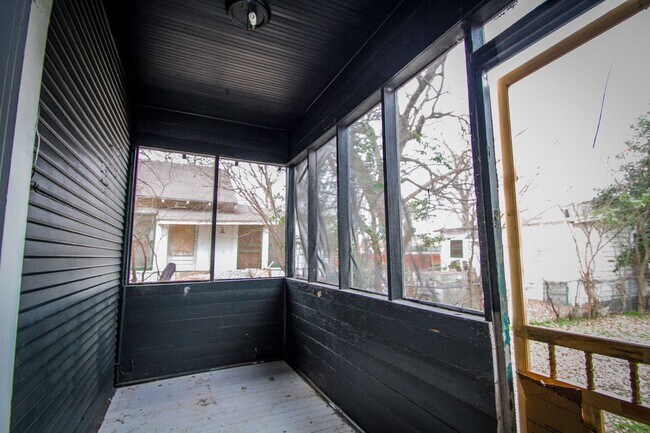 1727 Nolan St