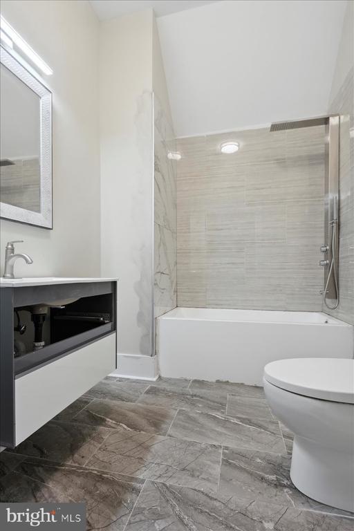 Photo - 1924-26 Spruce St Unidad 6F