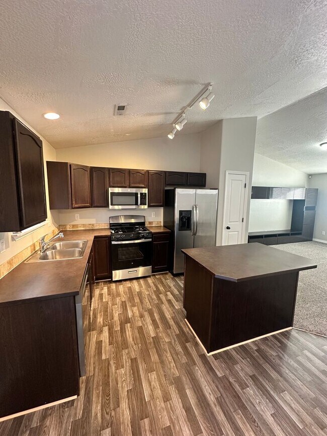 Right next to the Fairways Golf Course & a... Rental House Rental in