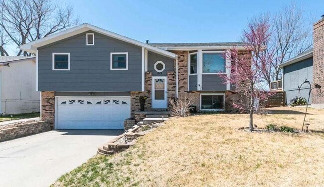 Building Photo - 1512 Knollcrest Dr