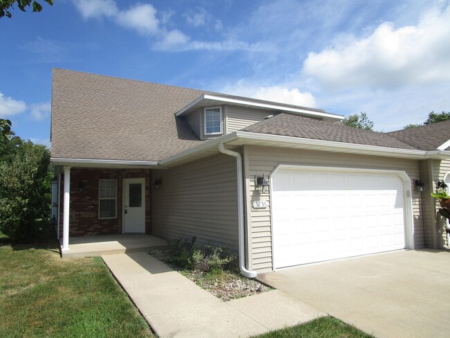 Huge 3 Bedroom, 2 Bath Town Home in SW Col... - Huge 3 Bedroom, 2 Bath Town Home in SW Col...