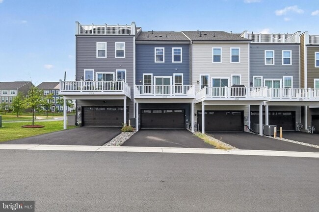 1743 Autumn Maple Leaf Dr