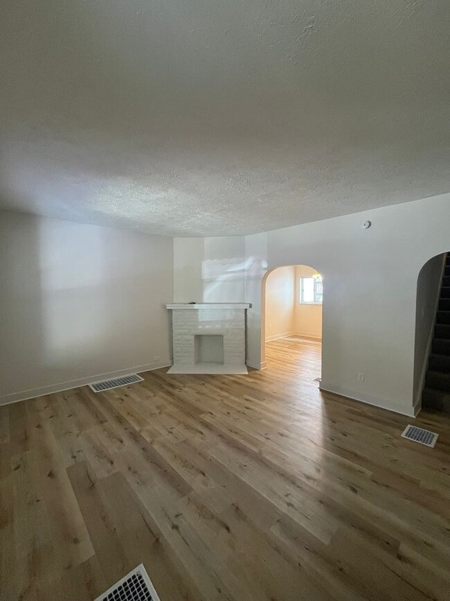 Photo - Large 2 Bed, 1 Bath Home, with Office/Bonus Room! Available Now!