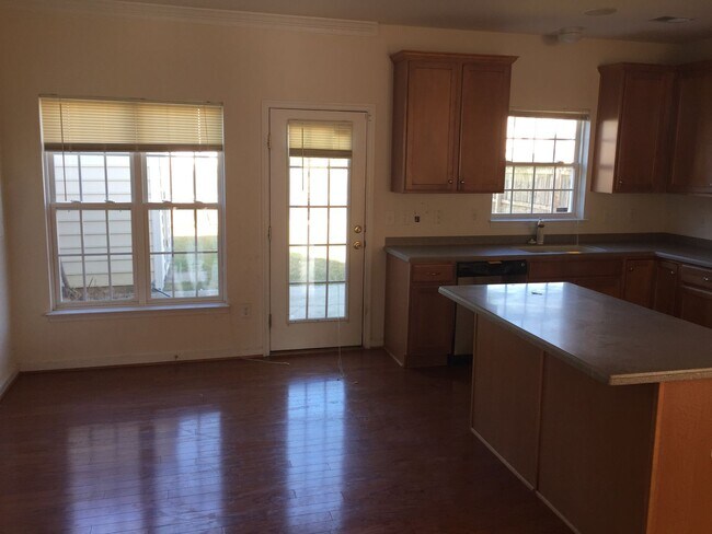 Photo - Beautiful Townhouse To Rent in Easter Henrico