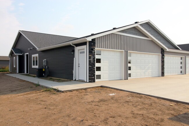 2 Bed | 2 Bath | 3 Stall Garage | Patio Tw... - 2 Bed | 2 Bath | 3 Stall Garage | Patio Tw... Casa