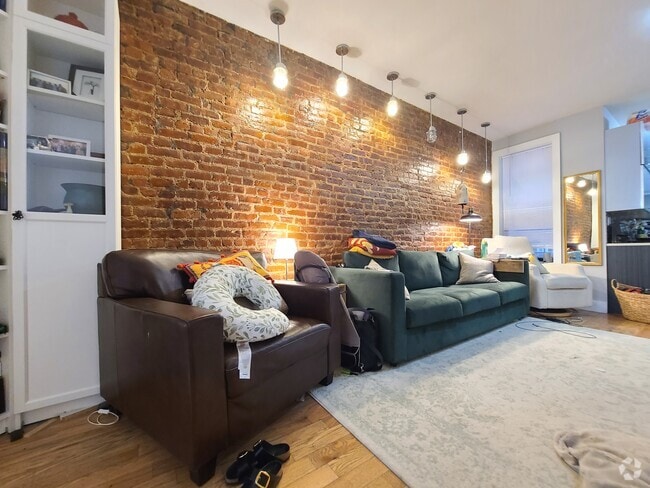 Building Photo - 1180 Halsey St Unit 3 Rental
