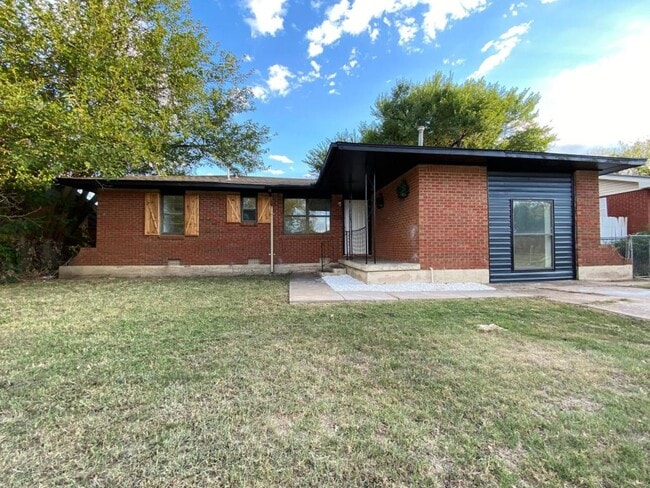 Photo - 4820 NW Lindy Ave House