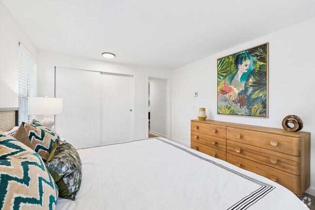 2BR, 1BA - 870SF - Bedroom