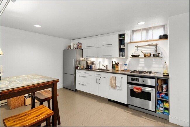 Photo - 16 Dartmouth Pl Unit 1