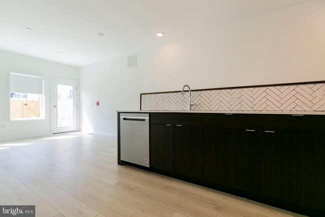 Building Photo - 1248 LeCount St Unit A