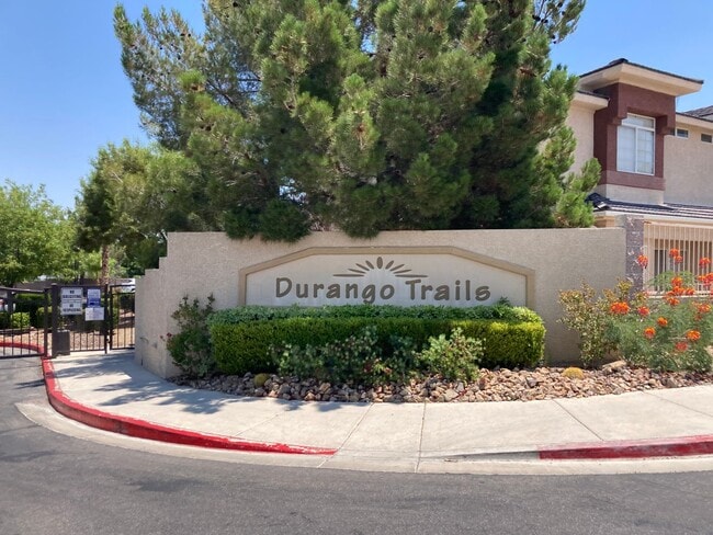 Photo - Townhouse 3 bedroom 2.5 bath 2 car garage