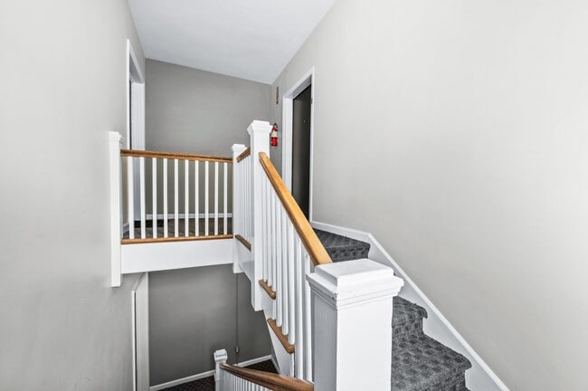 Stairs - 1112 Clifton Ln Unit 7