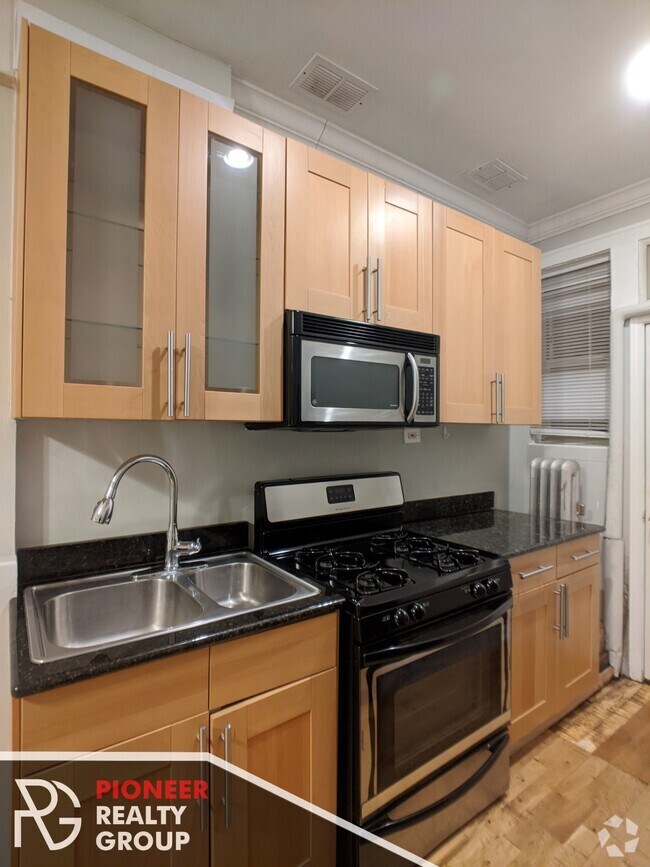 Building Photo - 542 W Surf St Unit GDN Rental