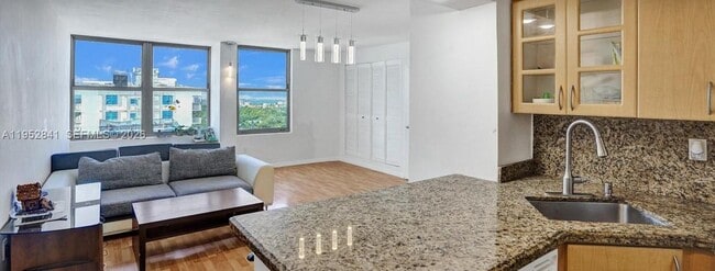 Photo - 2899 Collins Ave Unidad 1502