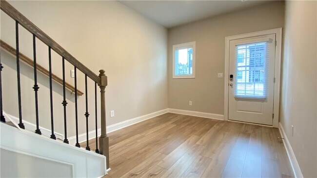 Photo - 1040 Knoxboro Ln