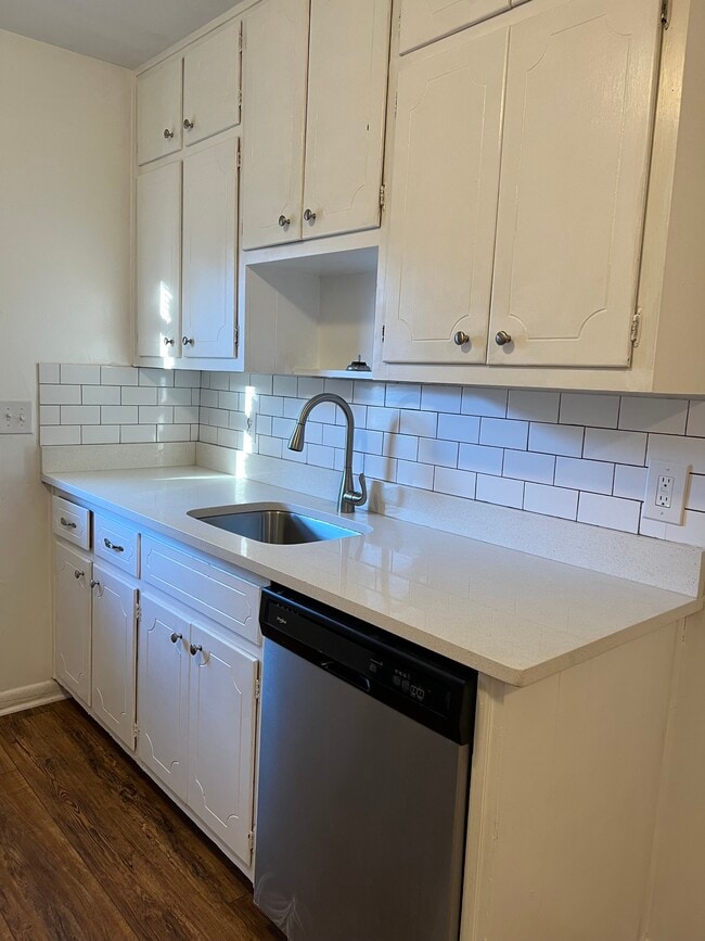 Photo - 2922 Skyland Dr NE