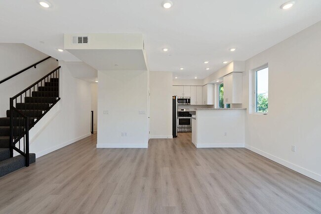 Photo - 14228 Delano St