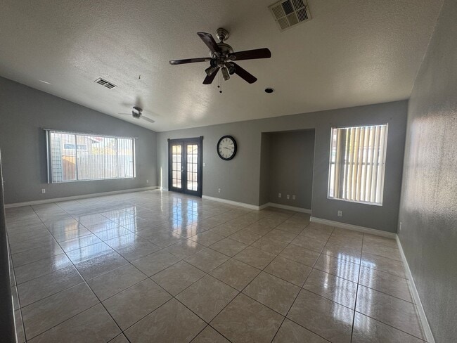 5033 N Vista Del Rancho Way