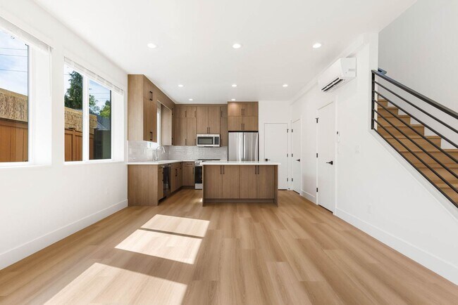 Photo - 108 6th St South