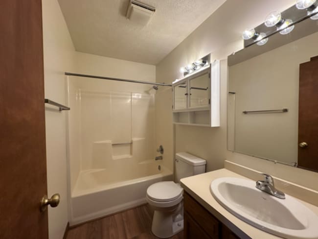 Photo - 505 S Apple Rd