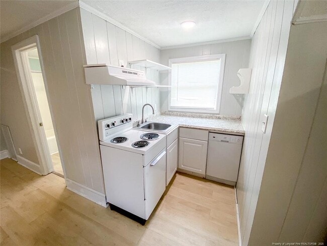 Photo - 209 W 16th St