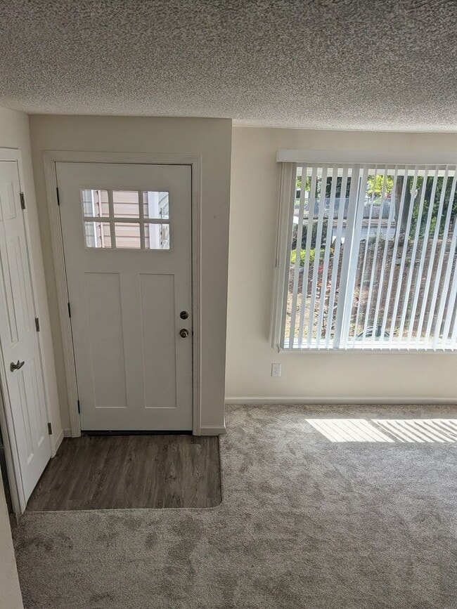Photo - Available Now! 2 bedroom and 1 bath duplex Unidad 1555