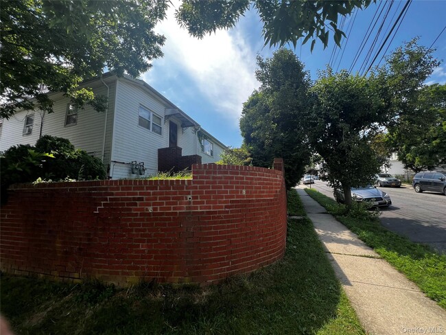 Building Photo - 101 Sterling Ave Unit 2