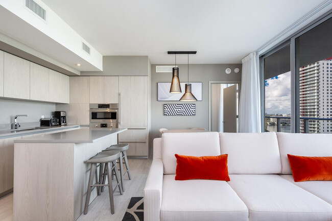 Building Photo - 4010 S Ocean Dr Rental