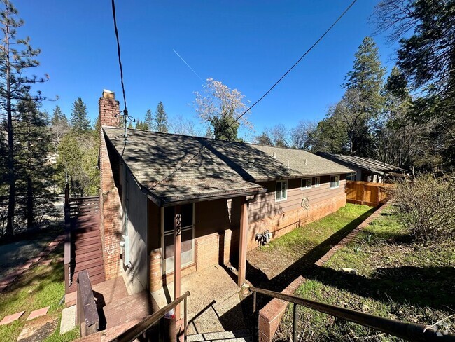 Building Photo - Charming 4 Bedroom Home In Grass Valley