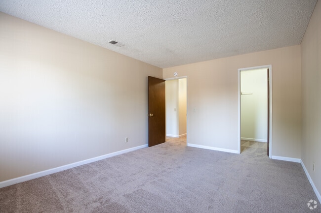 2BR, 1BA - 1000SF