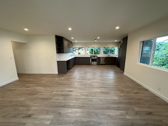 Photo - 2021 Beachwood Dr Unit 5